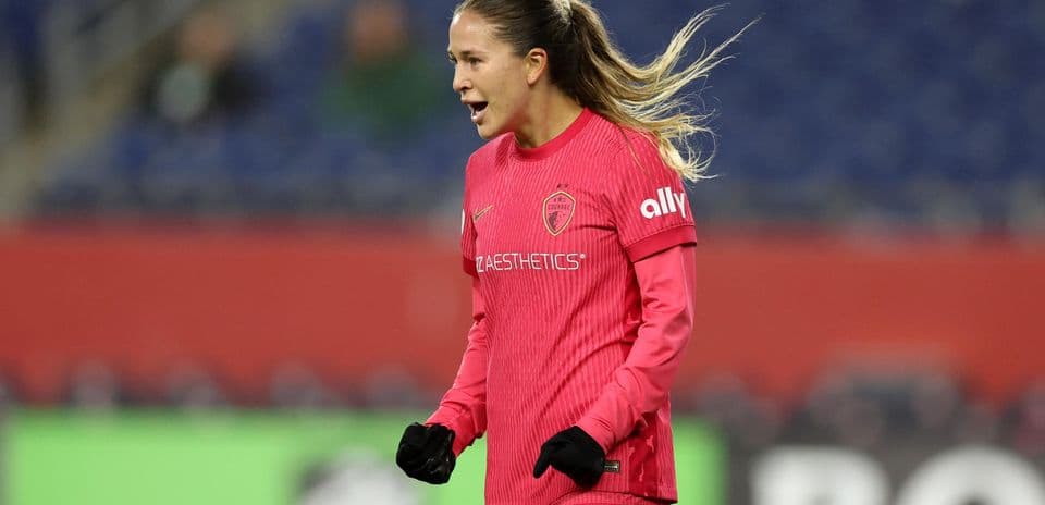 Portera del North Carolina Courage celebrando un gol