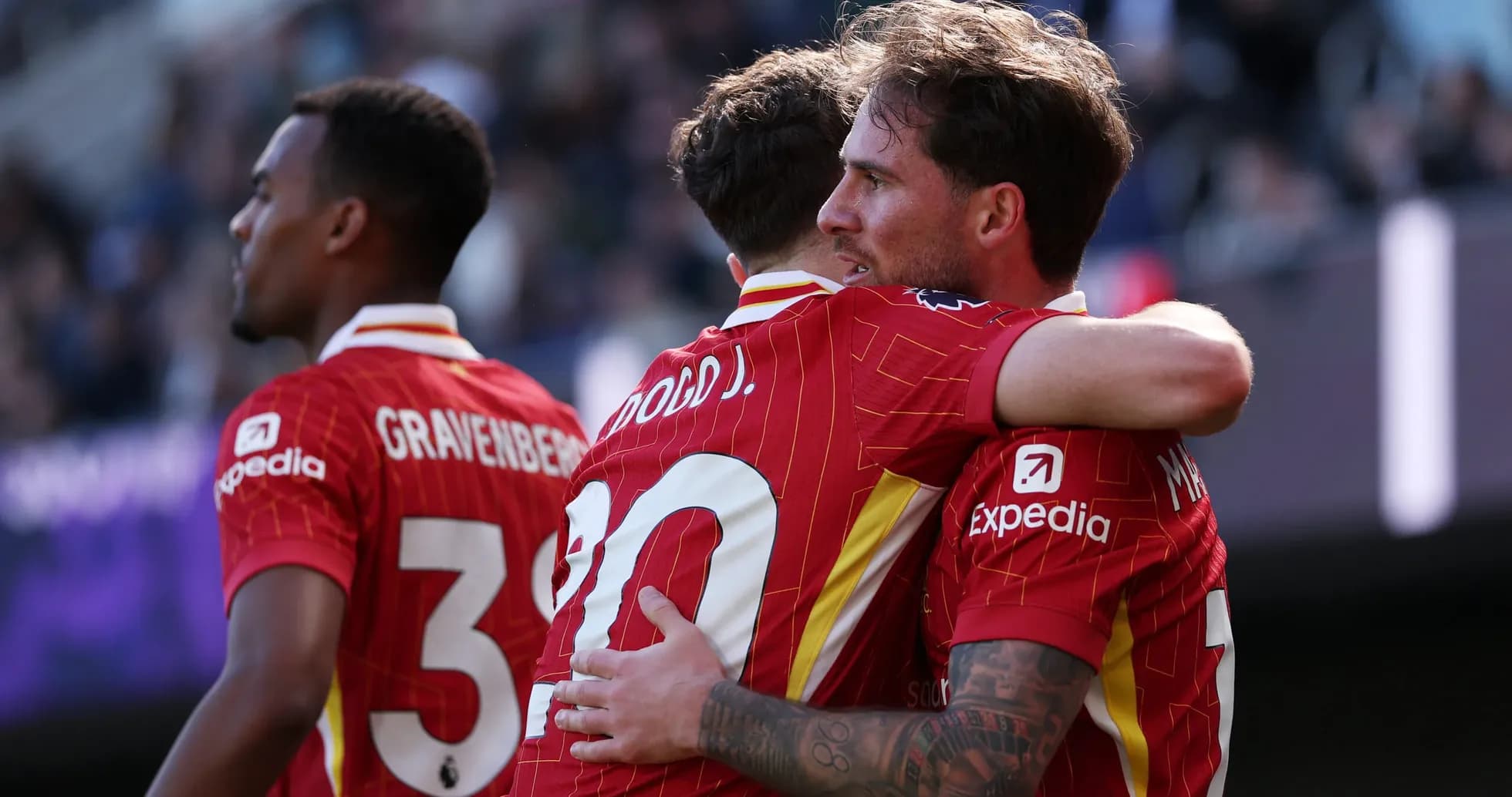 Jugadores de Liverpool celebrando un gol