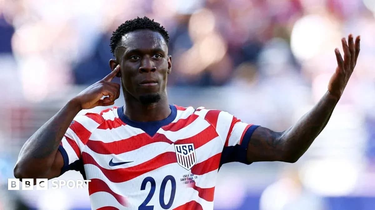 Jugador de Estados Unidos celebrando un gol