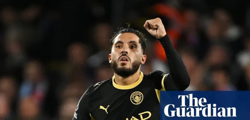 Jugador de Manchester City celebra un gol en partido