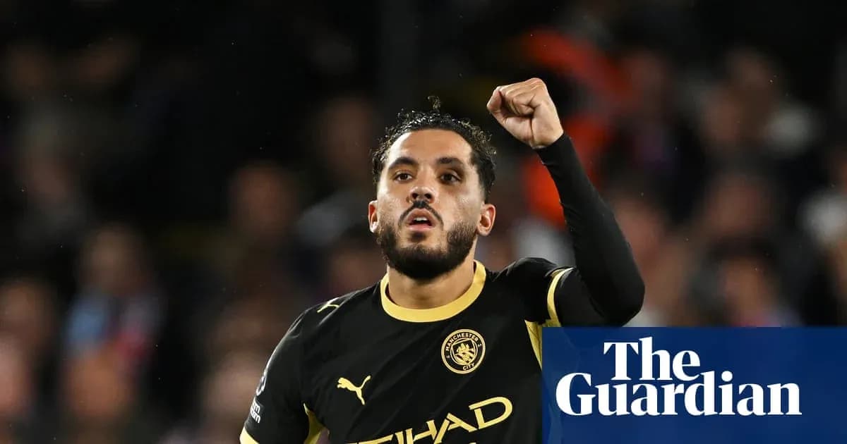 Jugador de Manchester City celebra un gol en partido
