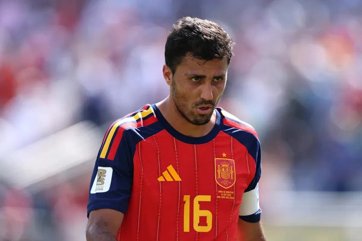 Jugador de España con camiseta roja durante el partido