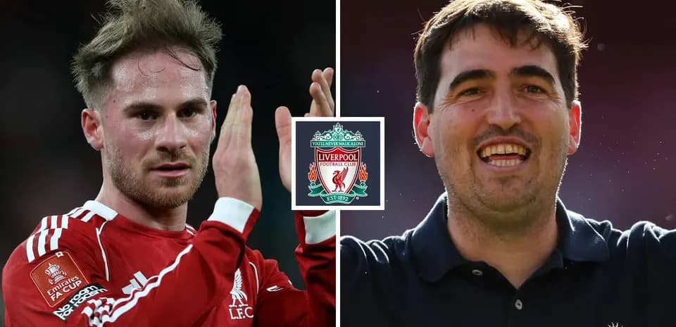 Jugadores de Liverpool celebrando en el campo