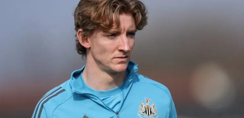 Jugador de Newcastle United en sesión de entrenamiento