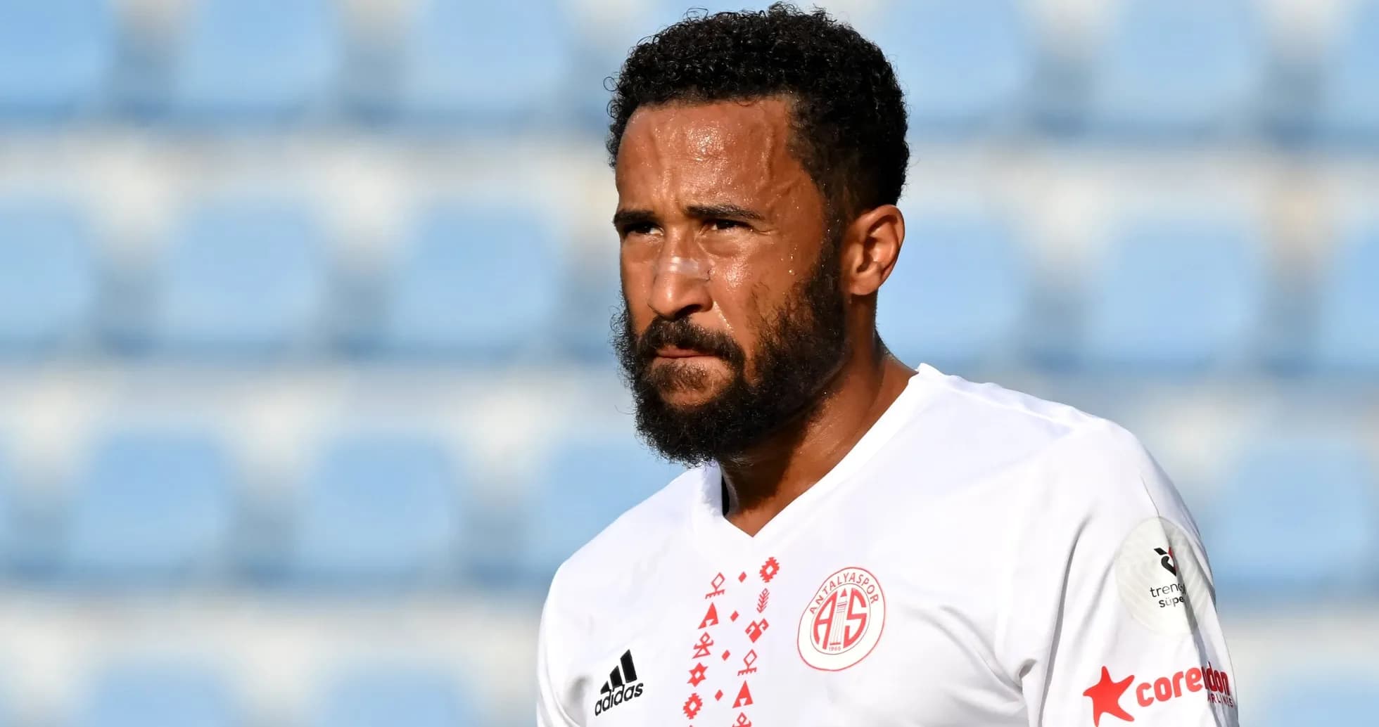 Jugador de Antalyaspor en el campo de juego