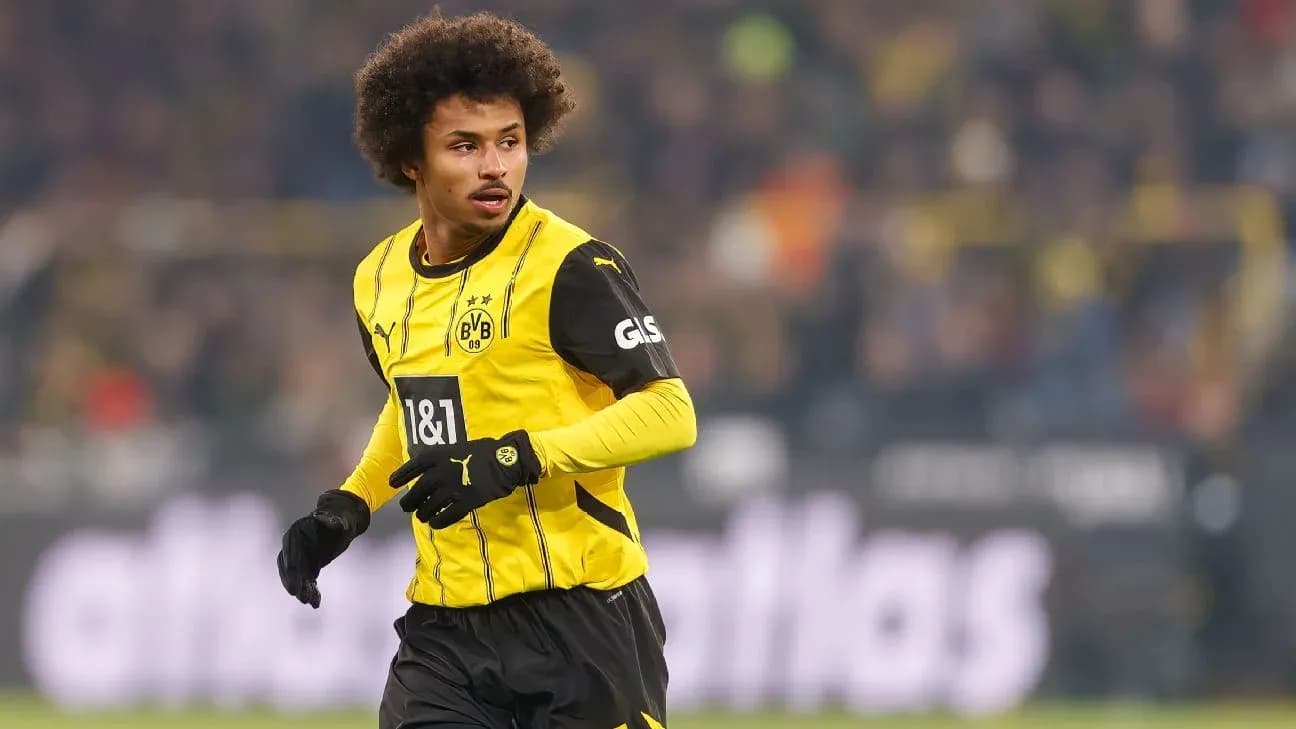 Jugador de Borussia Dortmund en el campo de juego
