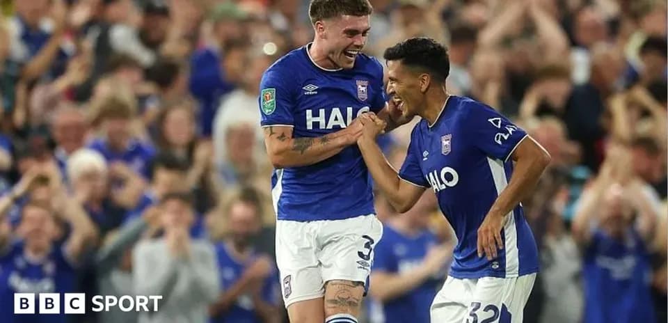 Jugadores de Ipswich celebrando un gol en el estadio