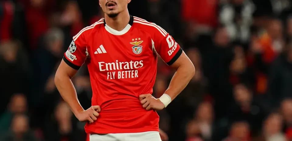 Jugador de Benfica en acción durante un partido
