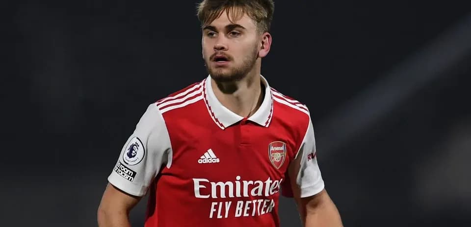 Jugador de Arsenal en acción durante el partido