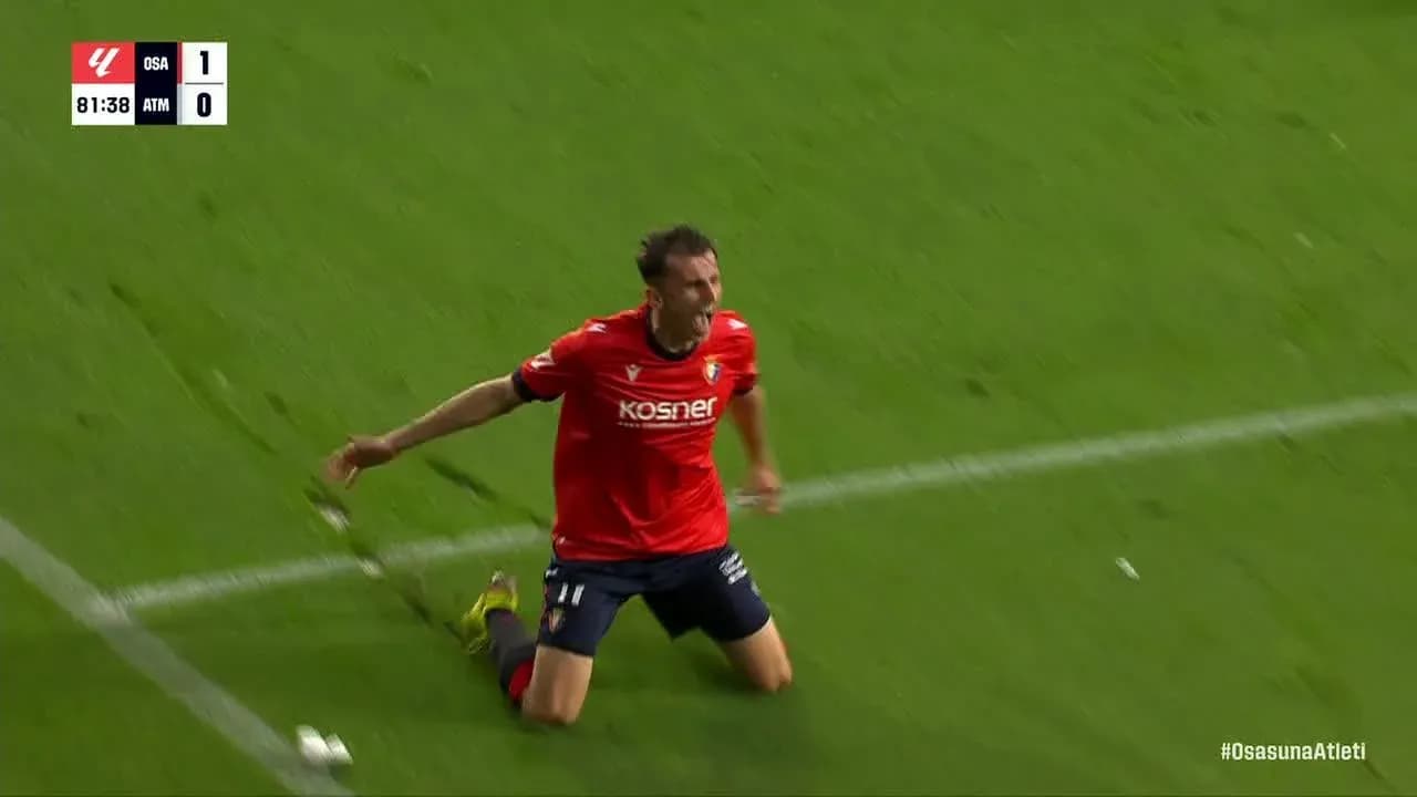 Jugador de Osasuna celebra un gol en el partido