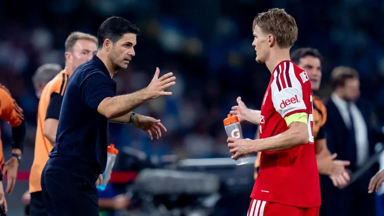 Entrenador hablando con jugador durante el partido
