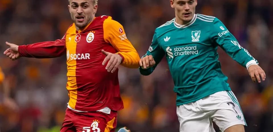 Jugadores de Liverpool y Galatasaray en acción