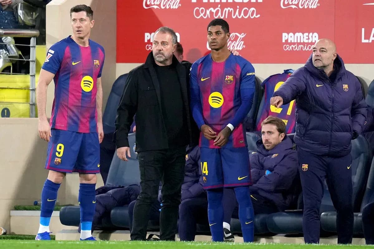 Jugadores del Barcelona en el banquillo durante partido