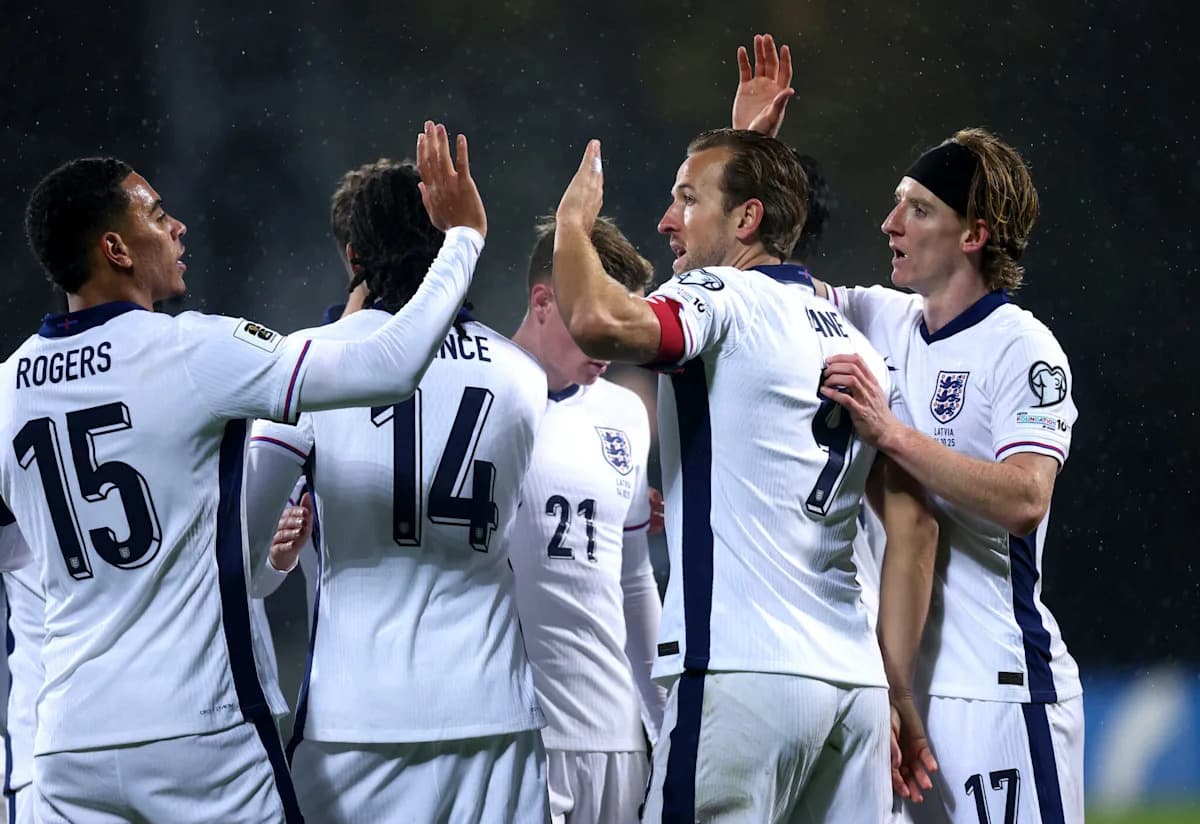 Jugadores de Inglaterra celebrando un gol en partido