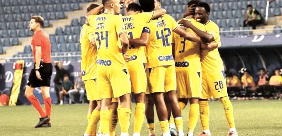 Jugadores de Maccabi Tel Aviv celebrando un gol