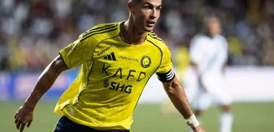 Cristiano Ronaldo jugando con el Al Nassr en el campo