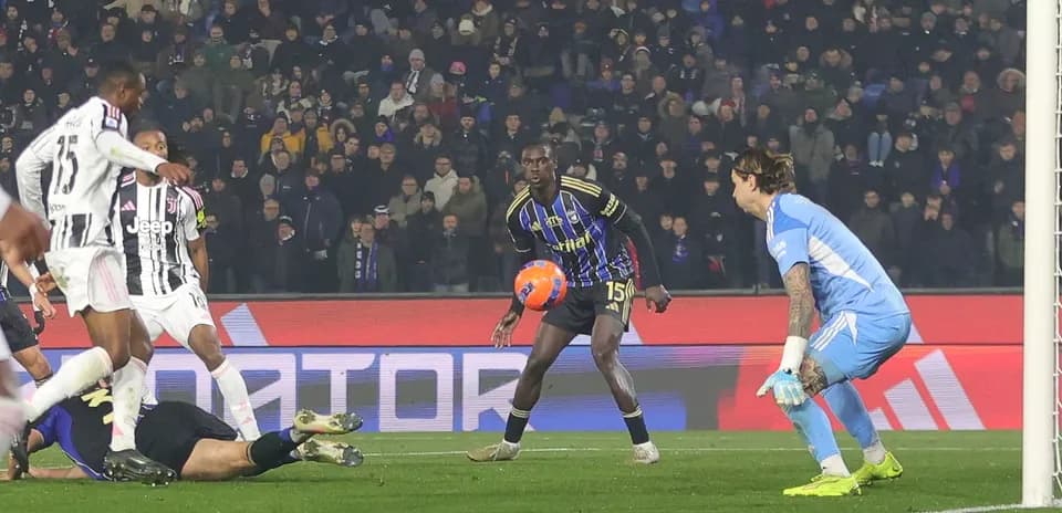 Acción del partido entre Juventus y Pisa