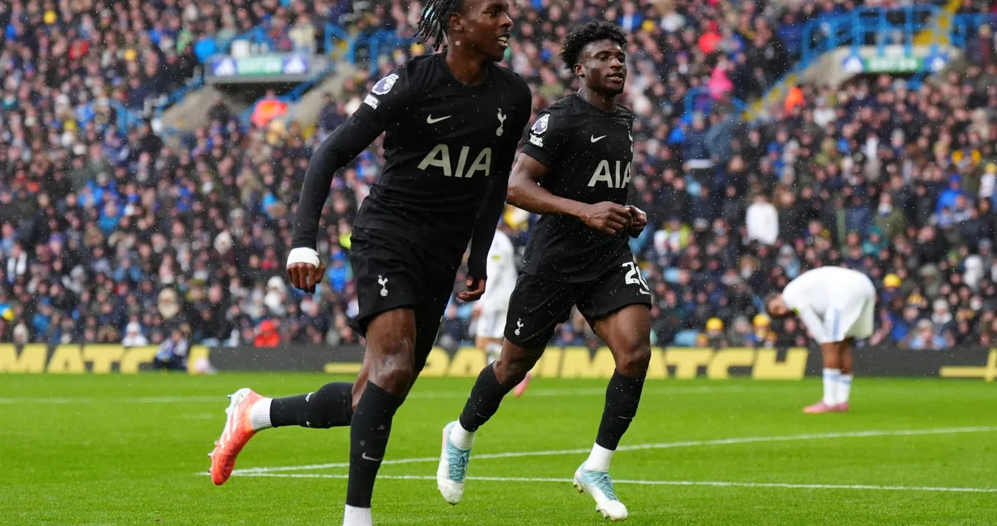 Jugadores de Tottenham celebrando un gol