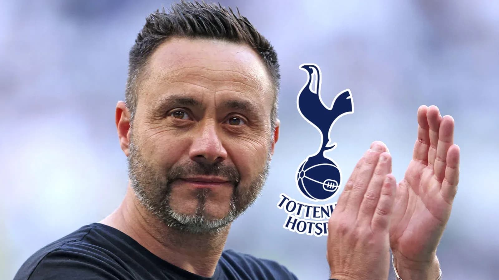 Entrenador aplaudiendo con logo de Tottenham Hotspur