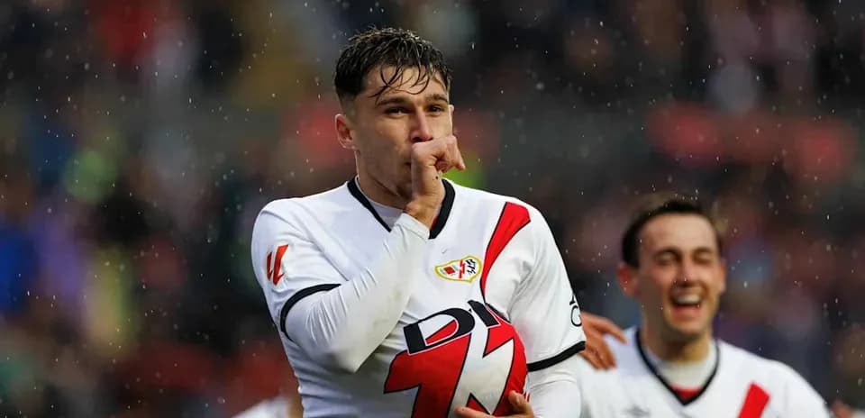 Jugador celebrando un gol en partido de fútbol