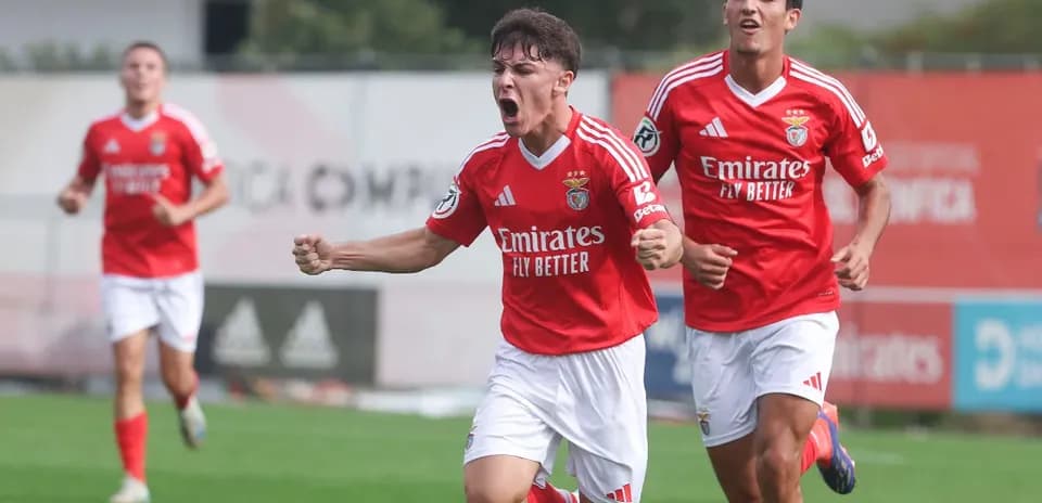 Jugadores de Benfica celebrando un gol