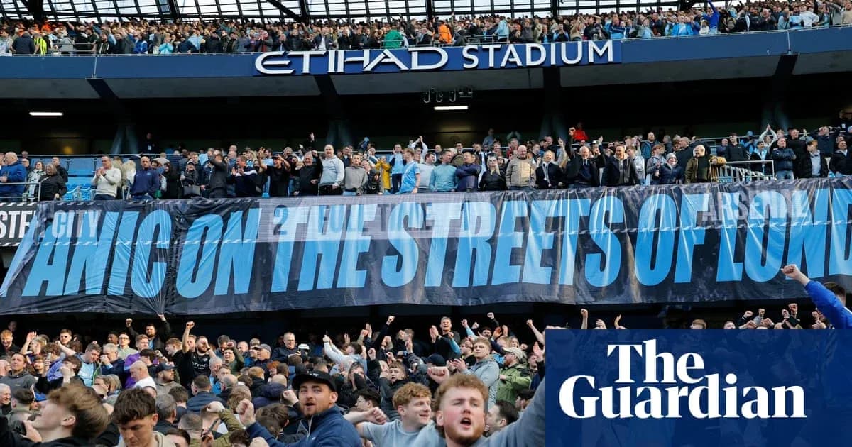 Aficionados de Manchester City en el Etihad Stadium