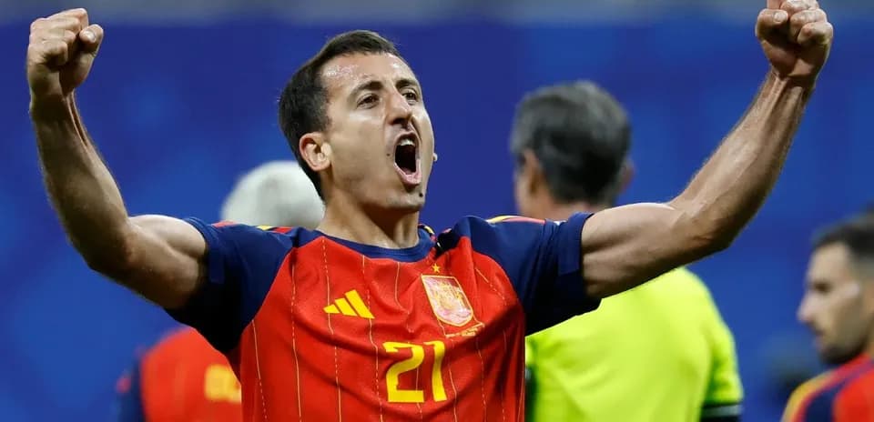 Jugador de España celebrando con los brazos levantados