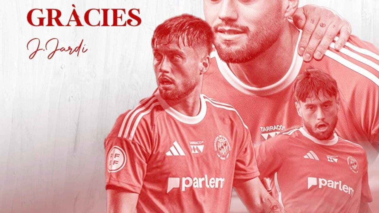 Jugador en camiseta roja con agradecimiento destacado