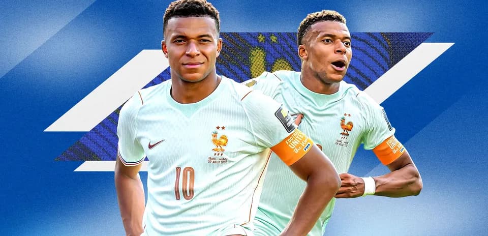 Kylian Mbappé posando con camiseta de Francia