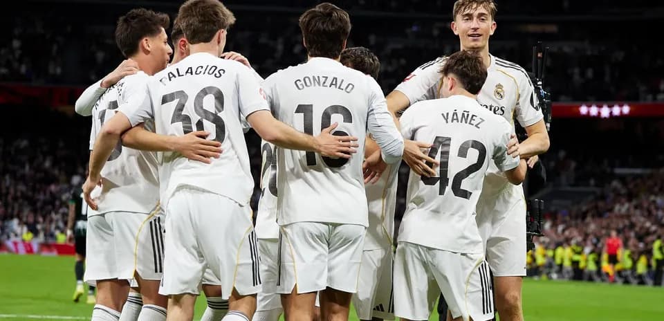 Jugadores de Real Madrid celebrando un gol