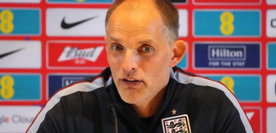 Entrenador en conferencia de prensa previa al partido
