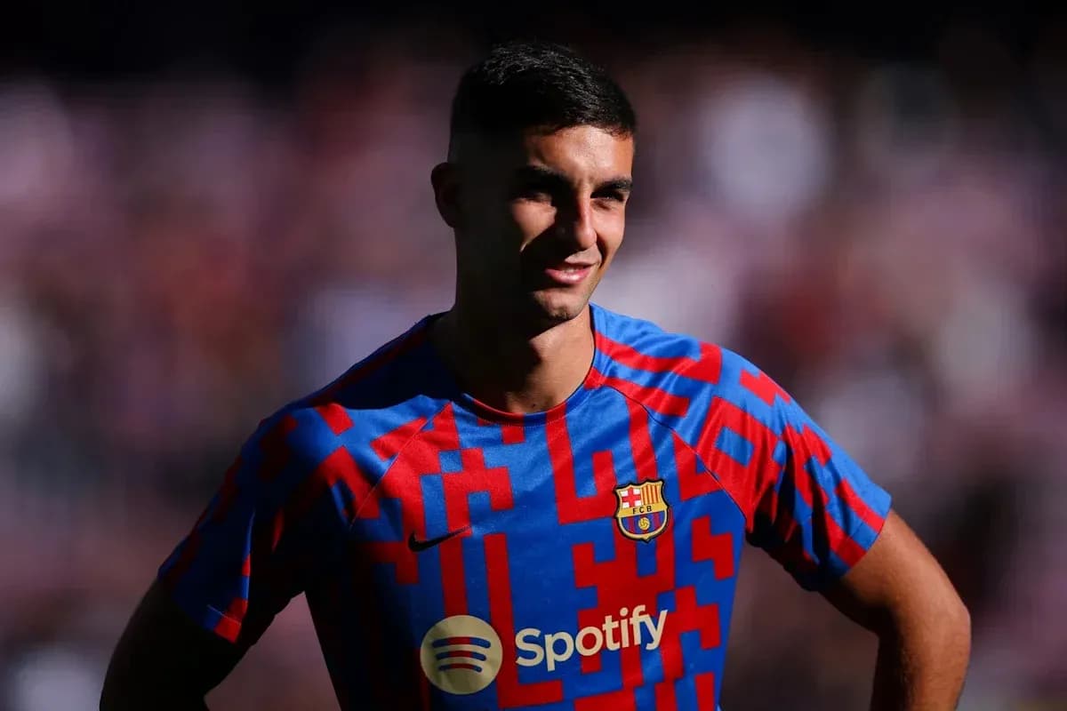 Jugador sonriendo con camiseta del FC Barcelona