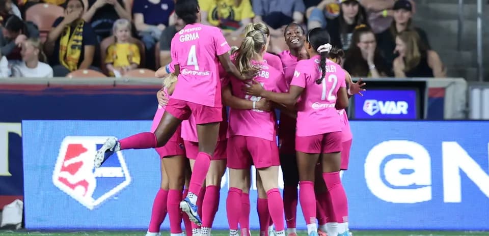 Jugadoras del San Diego Wave celebrando un gol