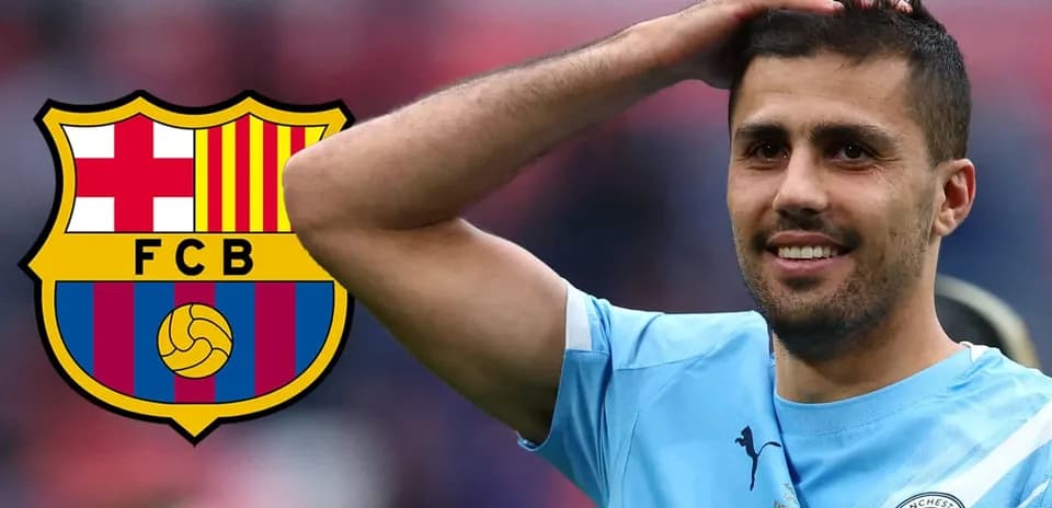 Jugador de Manchester City con logo del FC Barcelona