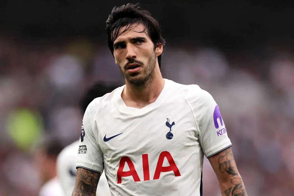 Jugador de Tottenham en acción durante el partido
