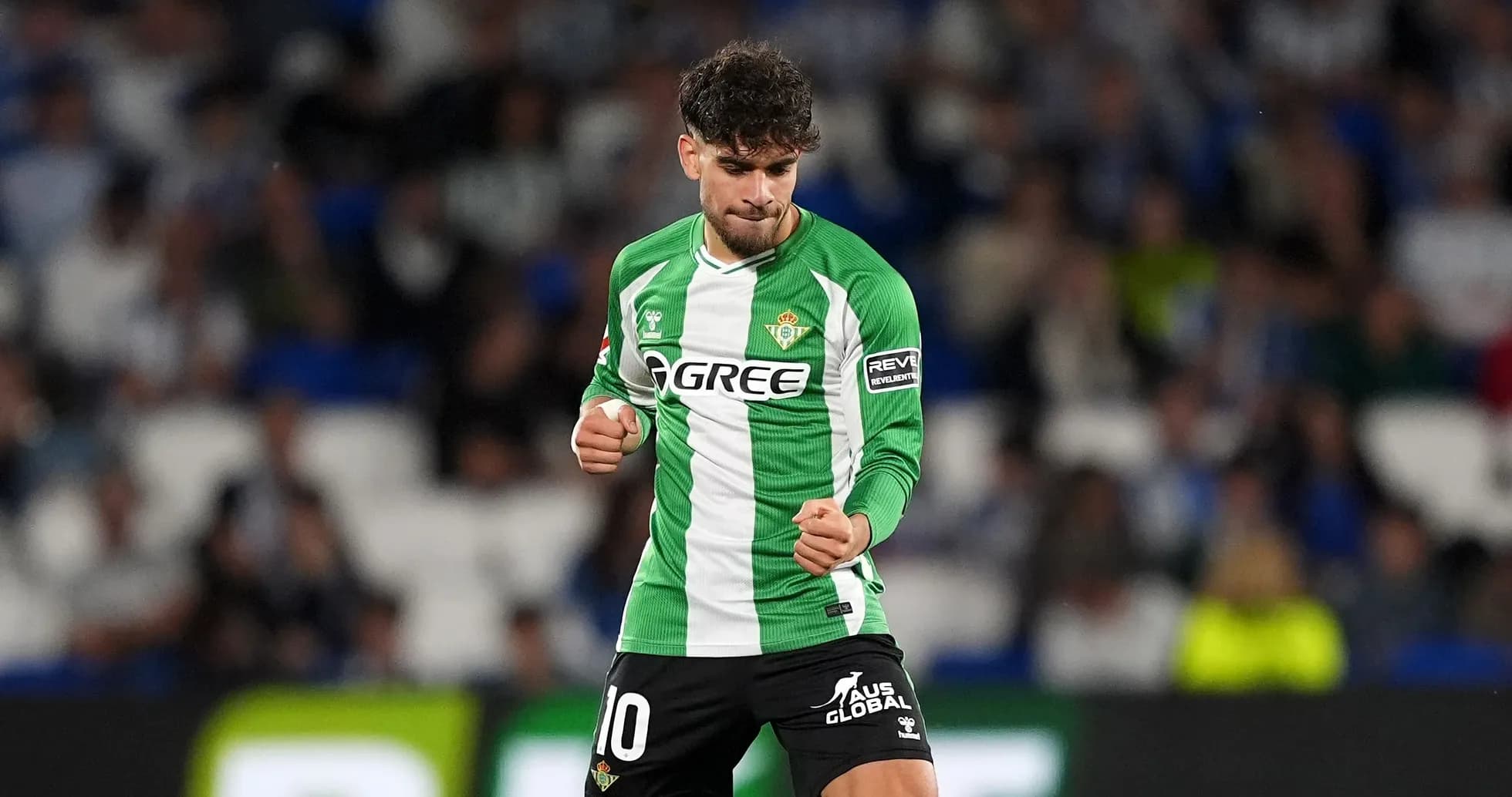 Jugador del Real Betis celebrando un gol en el partido