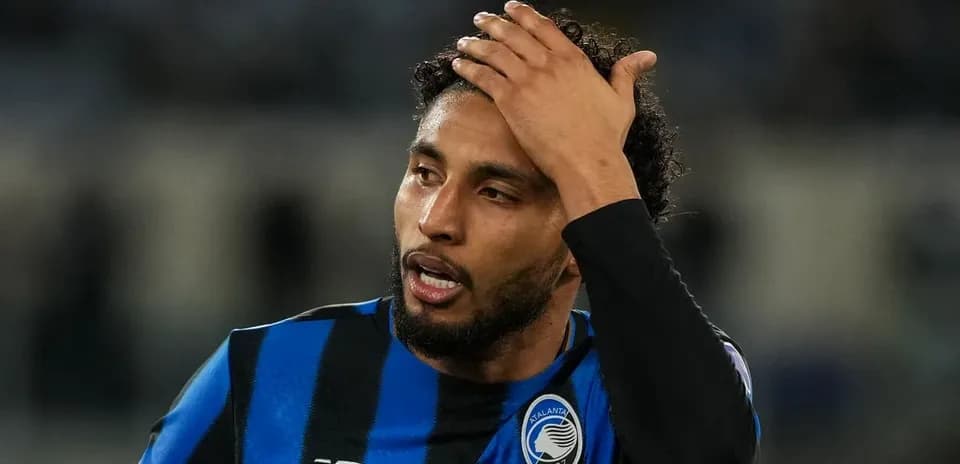 Jugador de Atalanta mostrando frustración durante el partido