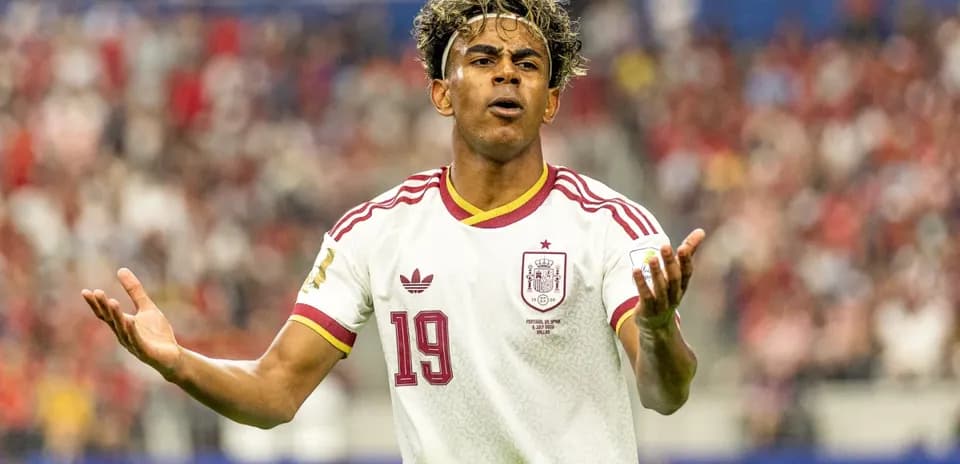 Jugador de España gesticulando en el campo