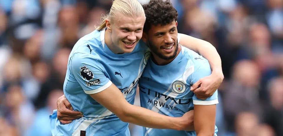 Jugadores de Manchester City celebrando un gol