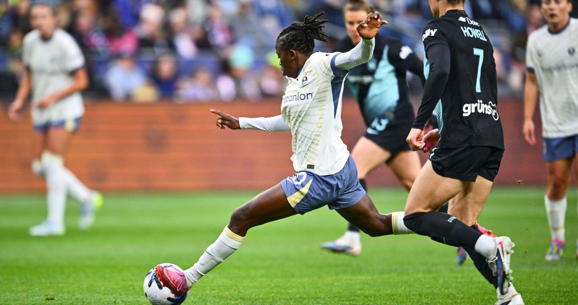Jugadora de Seattle Reign FC en acción
