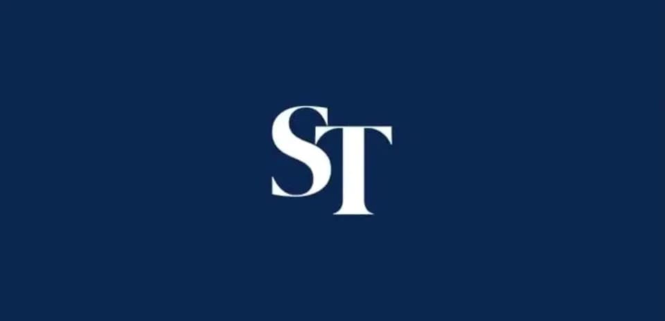 Logo de ST sobre fondo azul