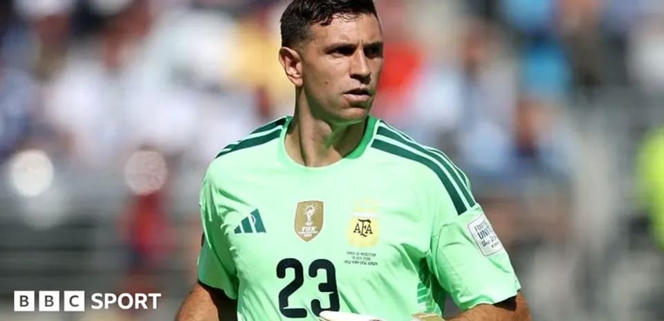 Portero de Argentina en el campo durante partido