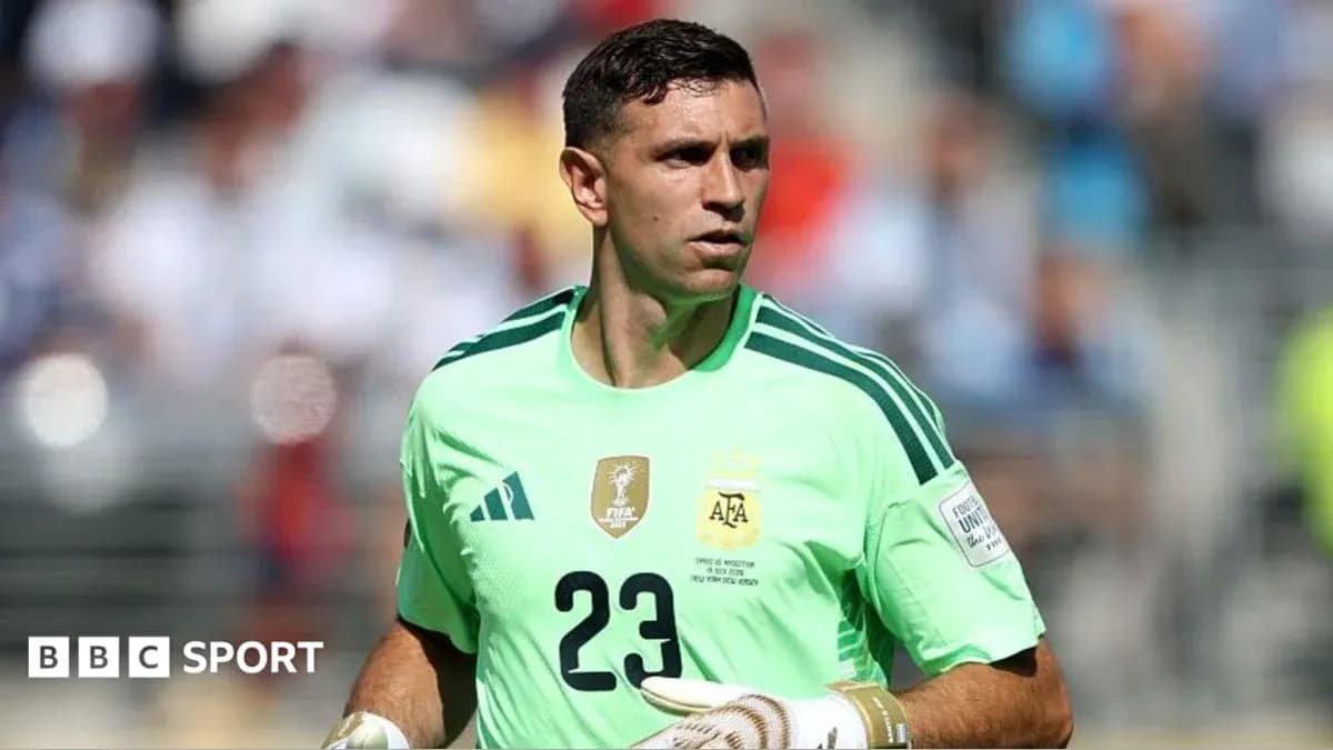 Portero de Argentina en el campo durante partido