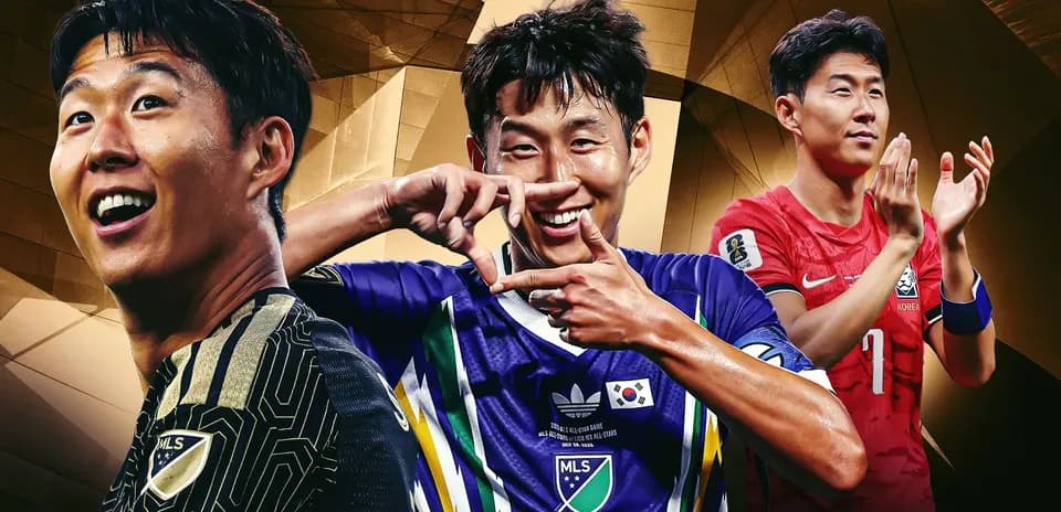 Tres jugadores de fútbol posando con camisetas de Corea