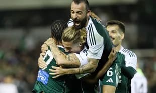 Jugadores del Panathinaikos celebrando un gol