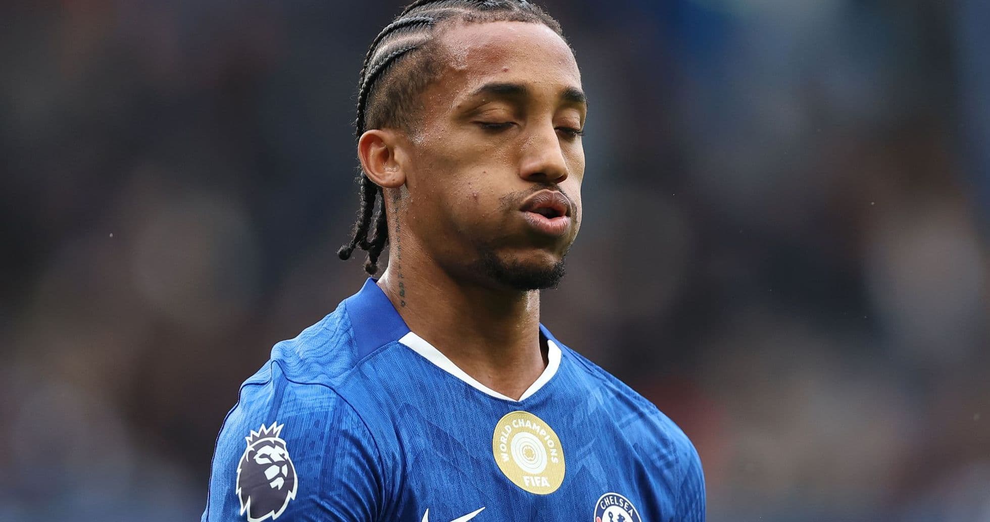 Jugador de Chelsea en acción durante un partido