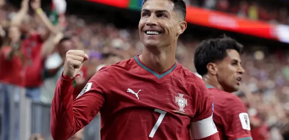 Jugador de Portugal celebrando un gol en partido
