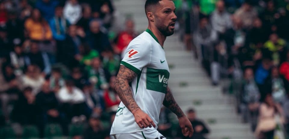 Jugador de Elche durante el partido