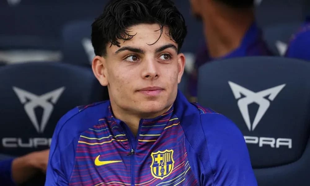 Jugador de Barcelona sentado en el banquillo