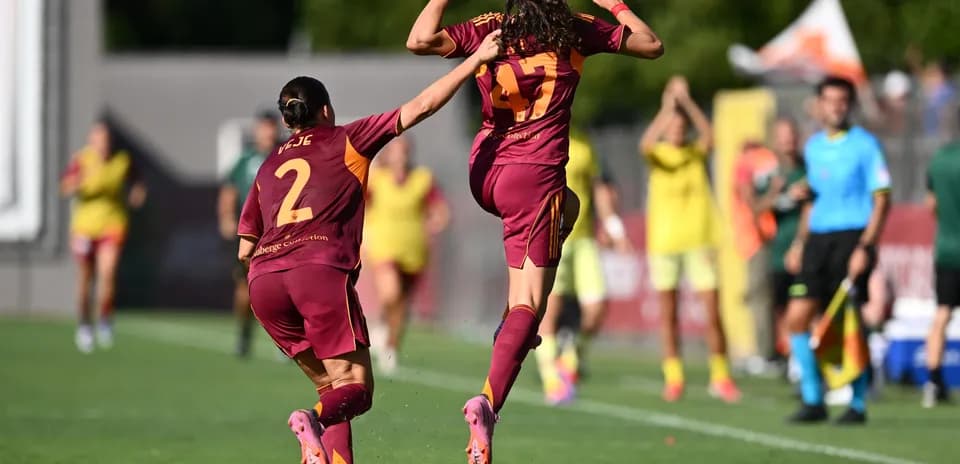 Jugadora de Roma W celebrando un gol
